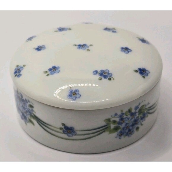 German Forget-me-Nots Blue and White Porcelain Trinket Box - Picture 5 of 12